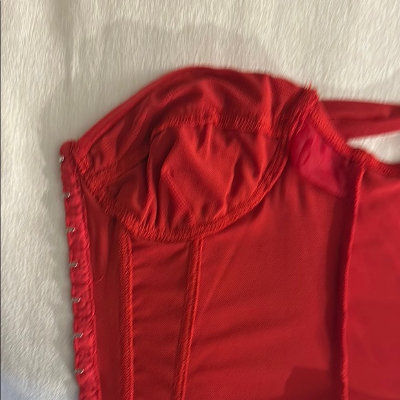 Missguided Red Ruched Corset with Ruffled Hem - Picture 5 of 6